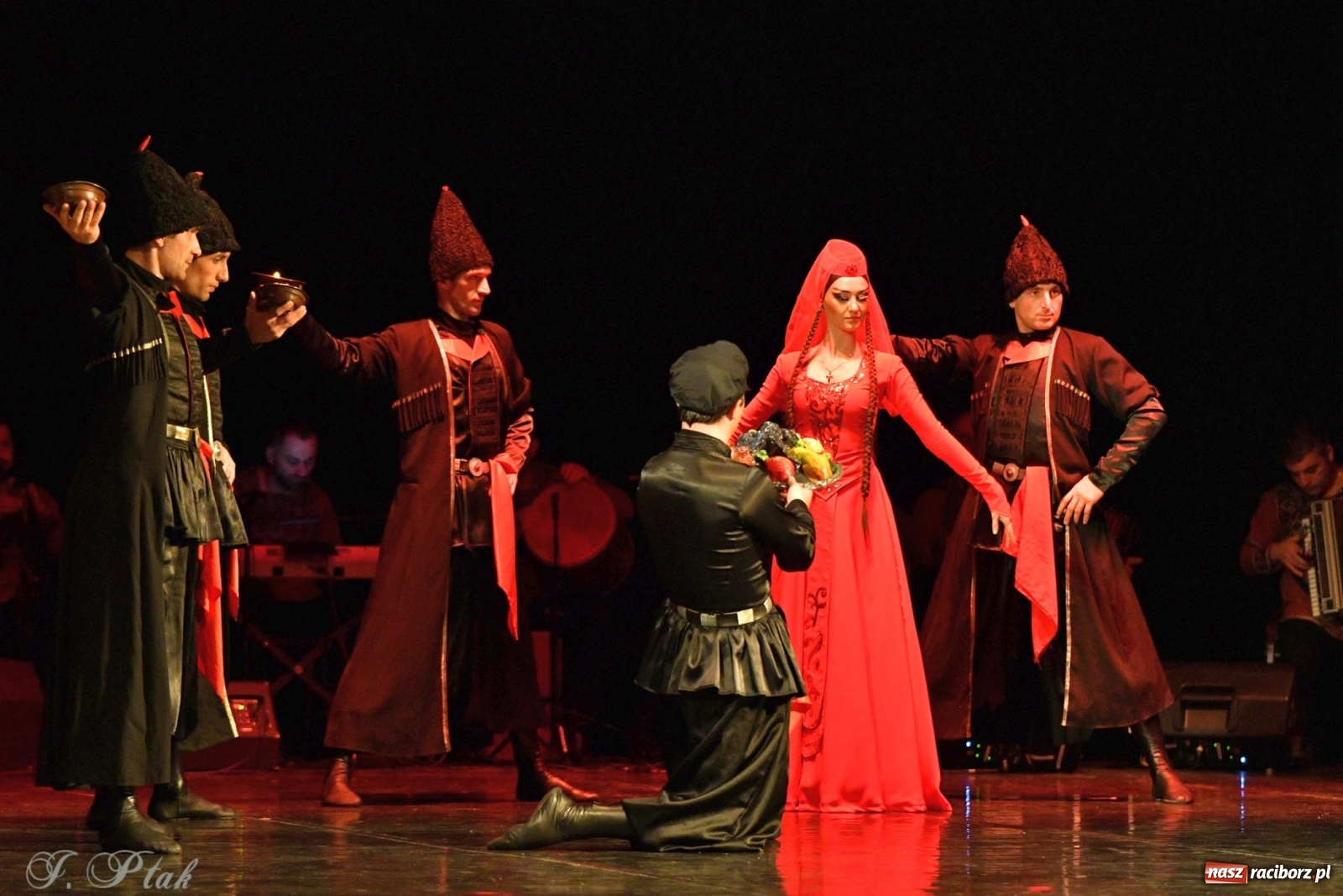 Zdjęcie w galerii na portalu naszraciborz.pl: Narodowa Perła Gruzji na deskach RCK  wiadomości z regionu