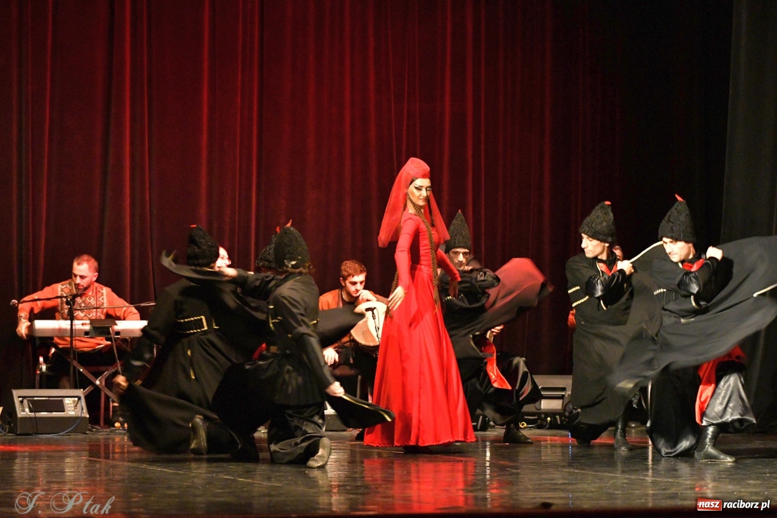 Zdjęcie w galerii na portalu naszraciborz.pl: Narodowa Perła Gruzji na deskach RCK  wiadomości z regionu