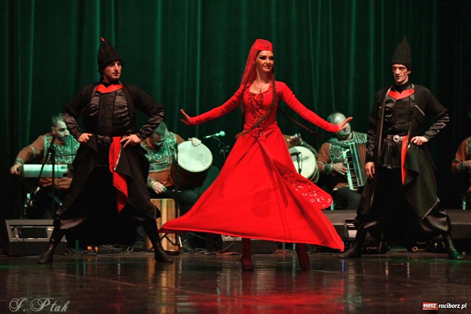 Zdjęcie w galerii na portalu naszraciborz.pl: Narodowa Perła Gruzji na deskach RCK  wiadomości z regionu