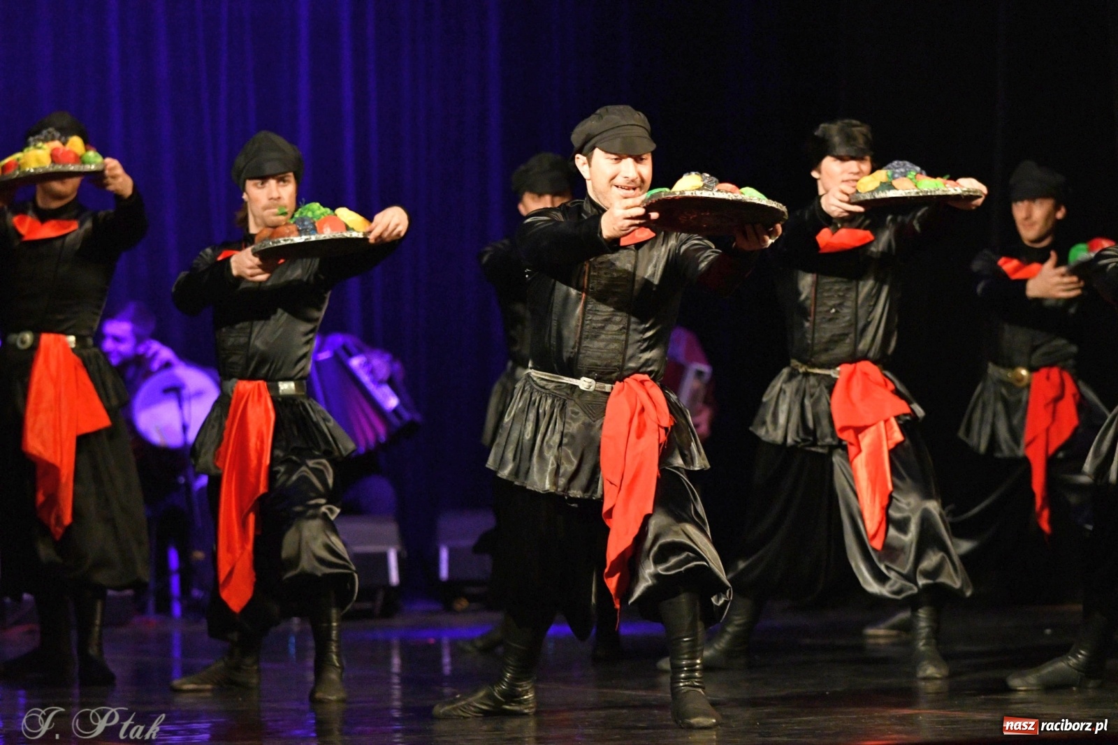 Zdjęcie w galerii na portalu naszraciborz.pl: Narodowa Perła Gruzji na deskach RCK  wiadomości z regionu