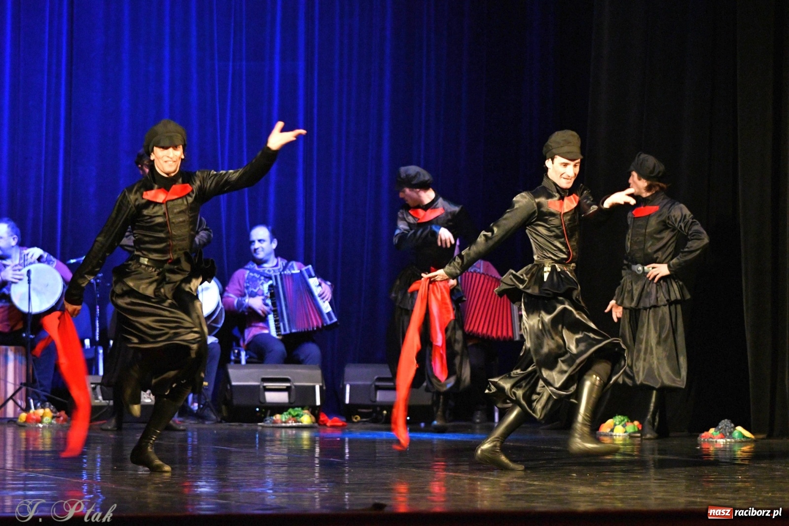 Zdjęcie w galerii na portalu naszraciborz.pl: Narodowa Perła Gruzji na deskach RCK  wiadomości z regionu