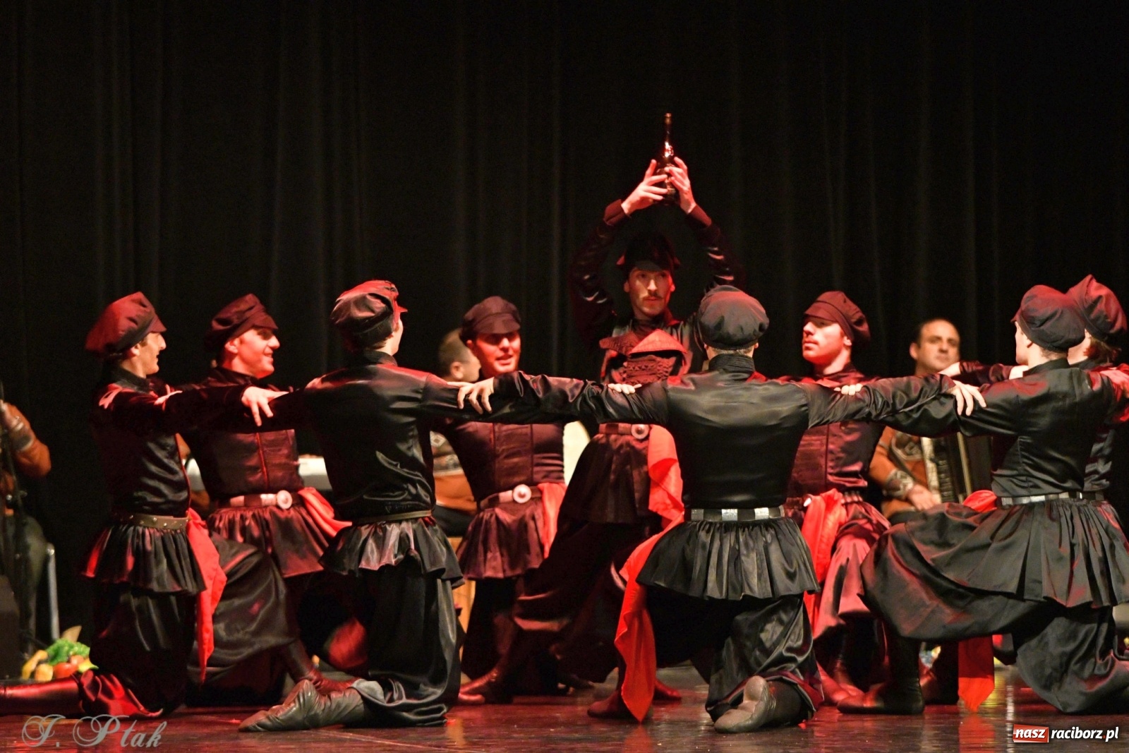 Zdjęcie w galerii na portalu naszraciborz.pl: Narodowa Perła Gruzji na deskach RCK  wiadomości z regionu