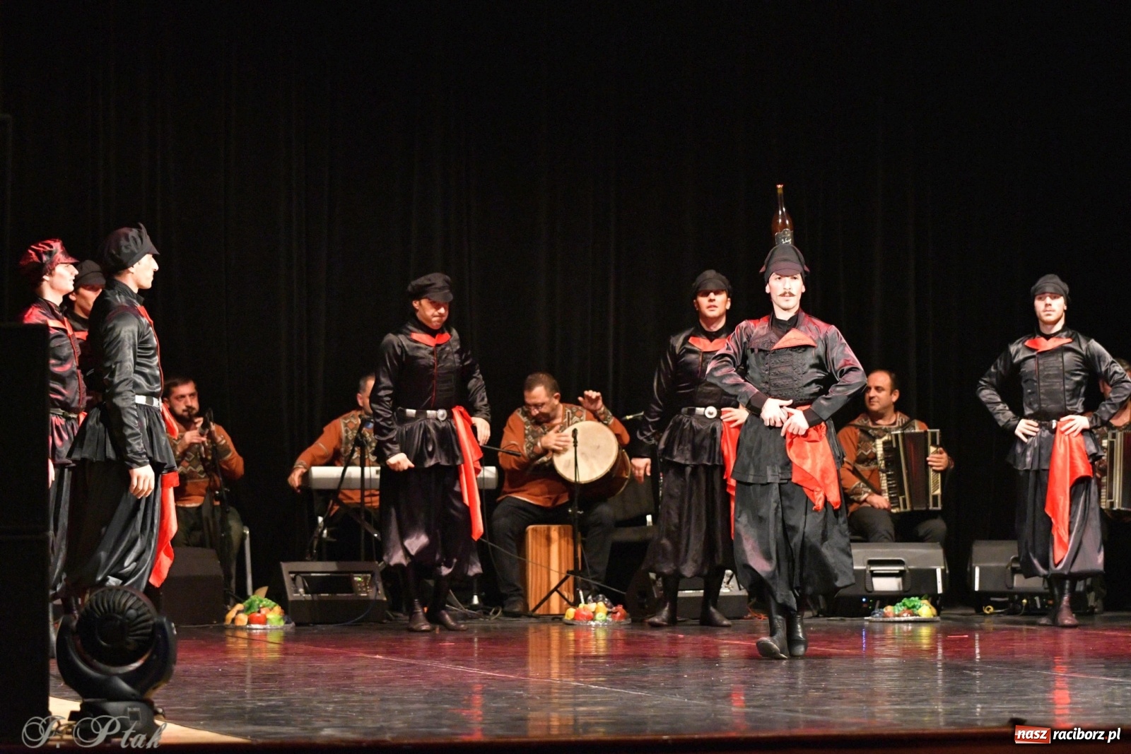 Zdjęcie w galerii na portalu naszraciborz.pl: Narodowa Perła Gruzji na deskach RCK  wiadomości z regionu