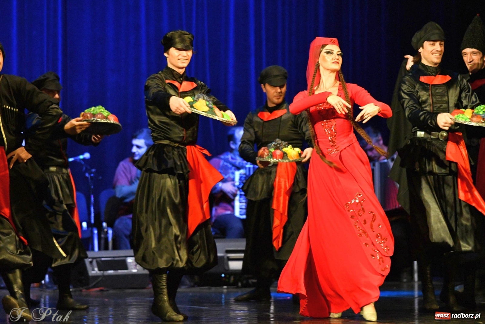 Zdjęcie w galerii na portalu naszraciborz.pl: Narodowa Perła Gruzji na deskach RCK  wiadomości z regionu