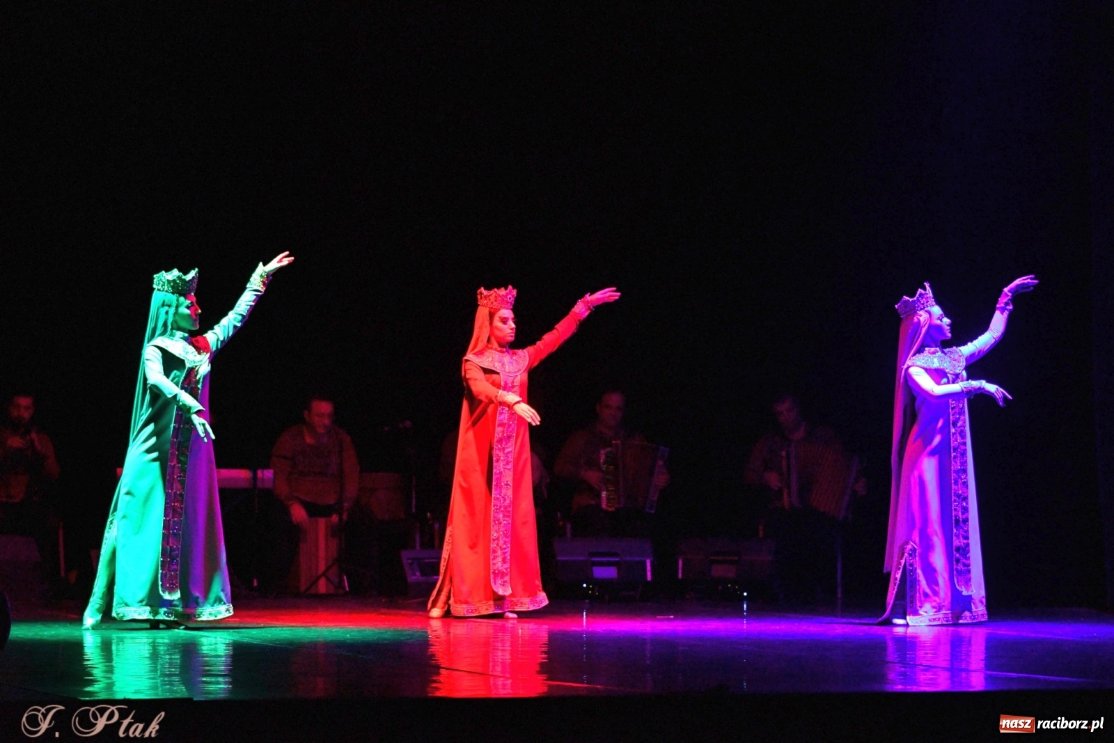 Zdjęcie w galerii na portalu naszraciborz.pl: Narodowa Perła Gruzji na deskach RCK  wiadomości z regionu