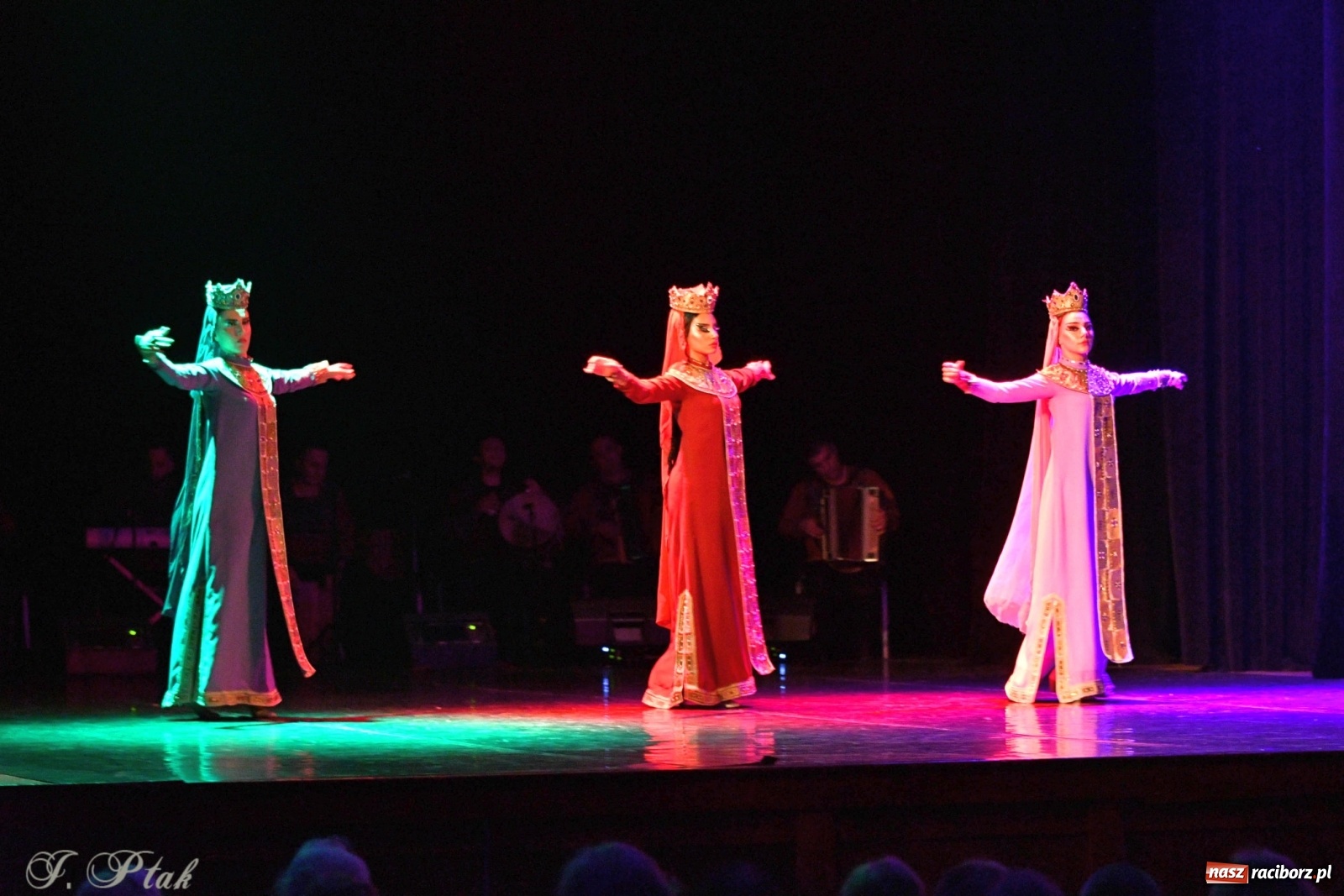 Zdjęcie w galerii na portalu naszraciborz.pl: Narodowa Perła Gruzji na deskach RCK  wiadomości z regionu