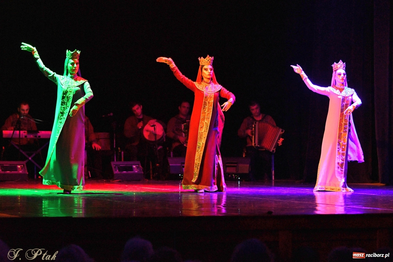 Zdjęcie w galerii na portalu naszraciborz.pl: Narodowa Perła Gruzji na deskach RCK  wiadomości z regionu