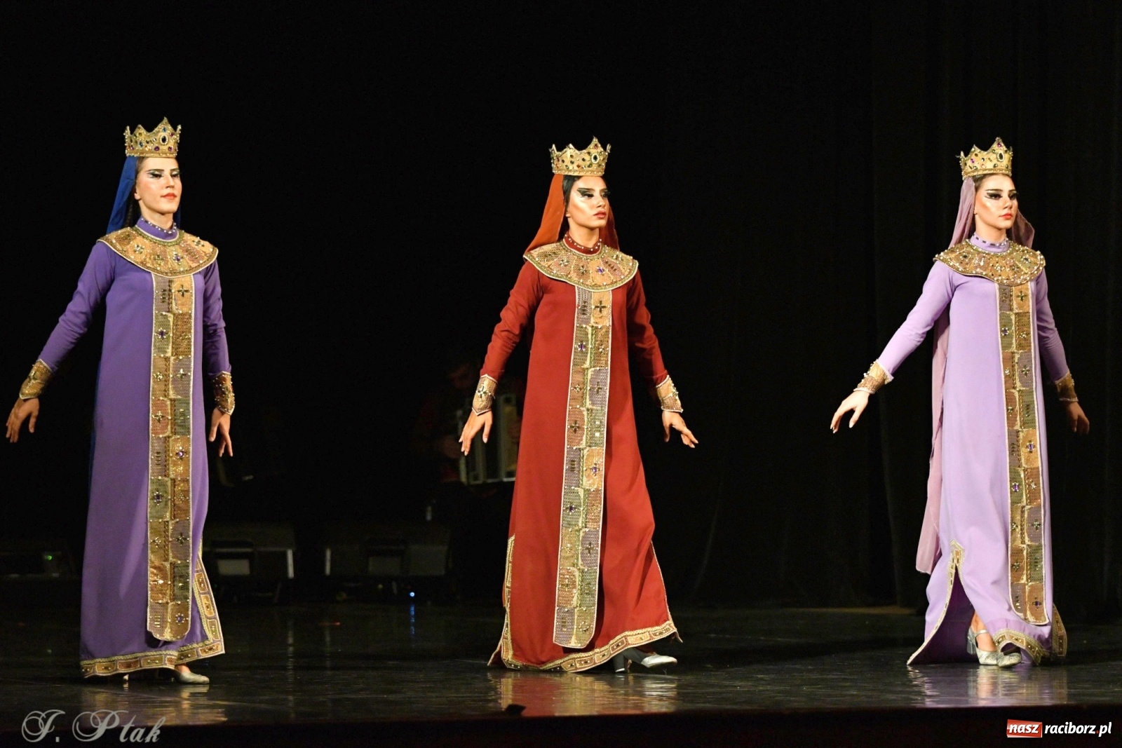 Zdjęcie w galerii na portalu naszraciborz.pl: Narodowa Perła Gruzji na deskach RCK  wiadomości z regionu