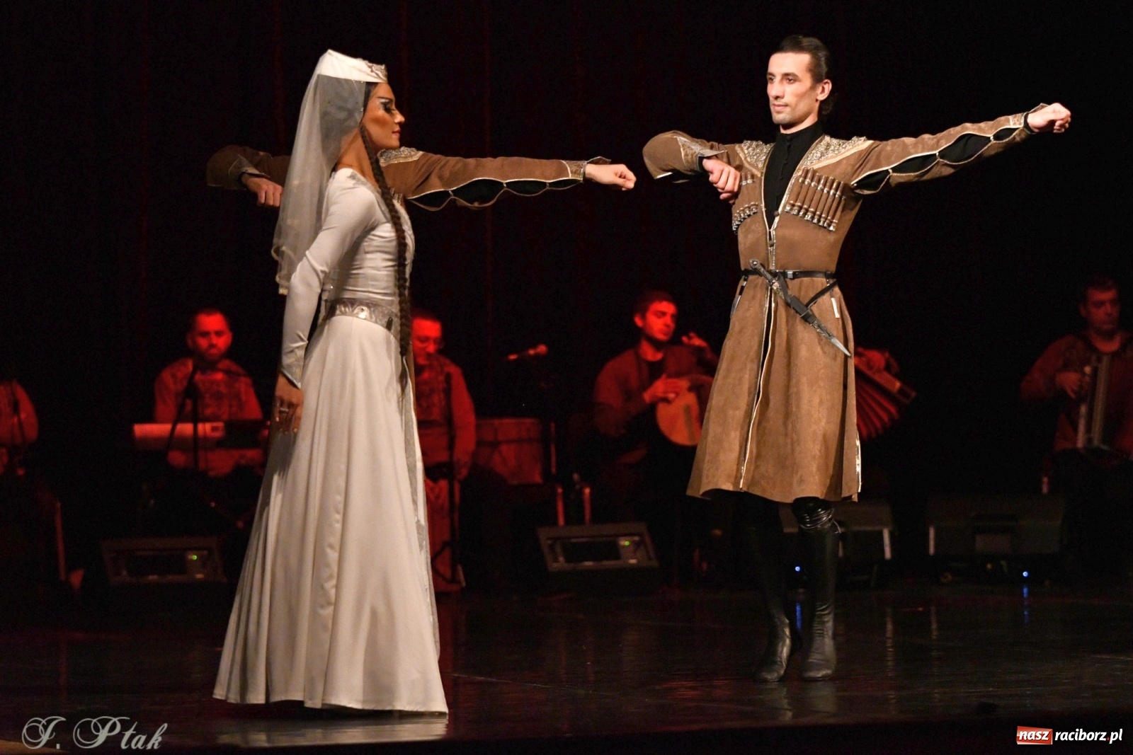 Zdjęcie w galerii na portalu naszraciborz.pl: Narodowa Perła Gruzji na deskach RCK  wiadomości z regionu