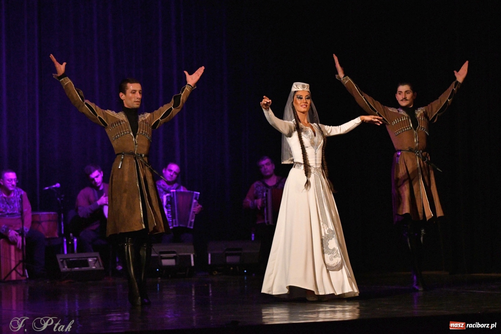 Zdjęcie w galerii na portalu naszraciborz.pl: Narodowa Perła Gruzji na deskach RCK  wiadomości z regionu