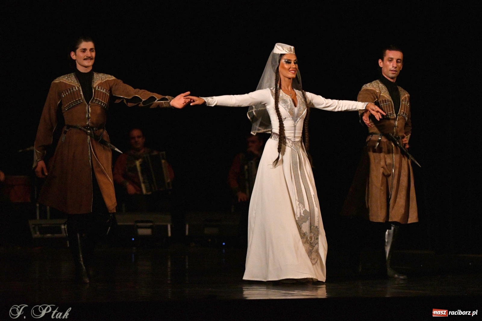 Zdjęcie w galerii na portalu naszraciborz.pl: Narodowa Perła Gruzji na deskach RCK  wiadomości z regionu