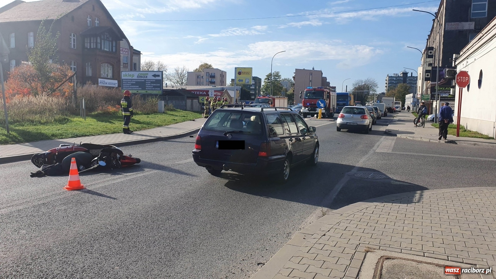 Zdjęcie w galerii na portalu naszraciborz.pl: Zderzenie skutera i opla na Bosackiej [FOTO] wiadomości z regionu