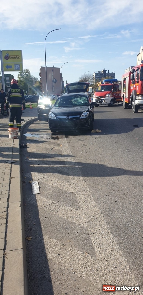 Zdjęcie w galerii na portalu naszraciborz.pl: Zderzenie skutera i opla na Bosackiej [FOTO] wiadomości z regionu