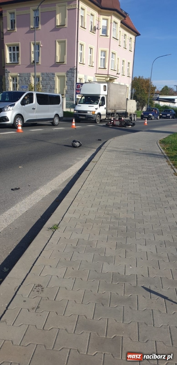 Zdjęcie w galerii na portalu naszraciborz.pl: Zderzenie skutera i opla na Bosackiej [FOTO] wiadomości z regionu