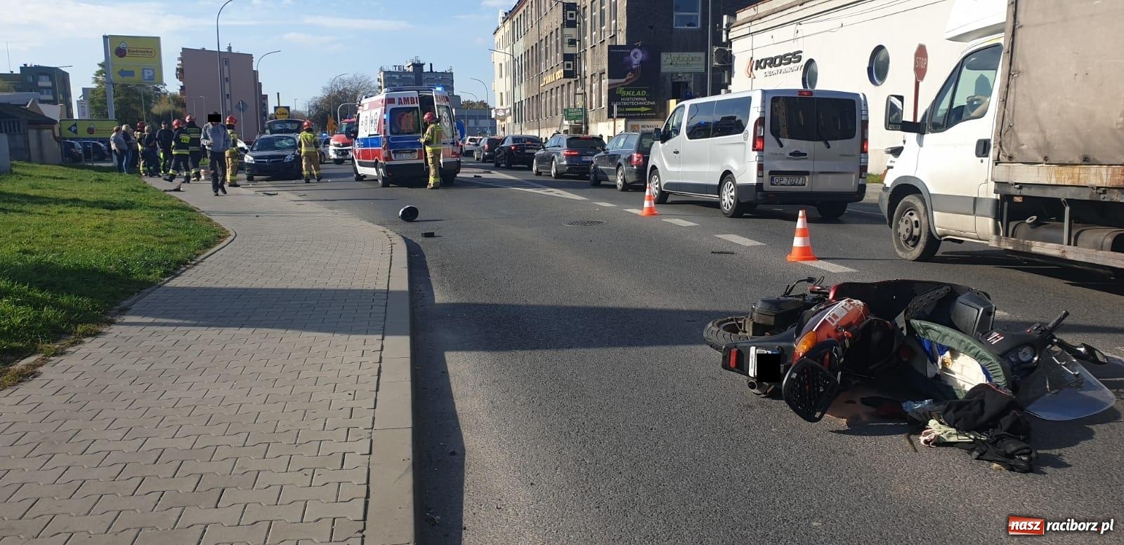 Zdjęcie w galerii na portalu naszraciborz.pl: Zderzenie skutera i opla na Bosackiej [FOTO] wiadomości z regionu