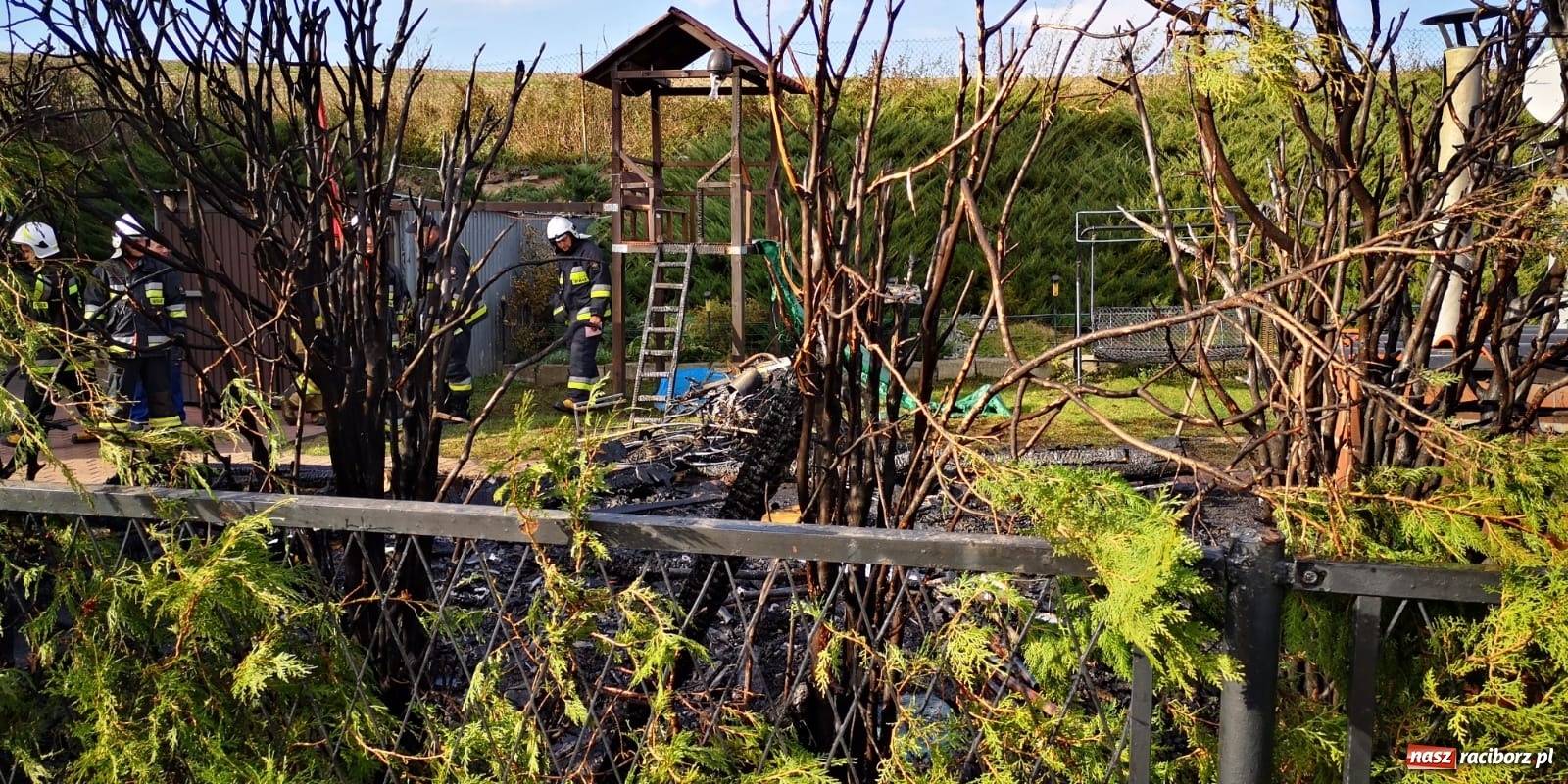 Zdjęcie w galerii na portalu naszraciborz.pl: Pożar w Krzanowicach. Spłonęła doszczętnie altana [FOTO i WIDEO] wiadomości z regionu