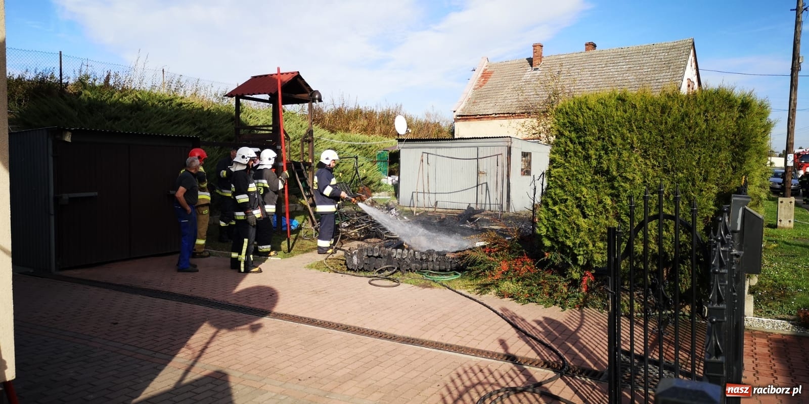 Zdjęcie w galerii na portalu naszraciborz.pl: Pożar w Krzanowicach. Spłonęła doszczętnie altana [FOTO i WIDEO] wiadomości z regionu