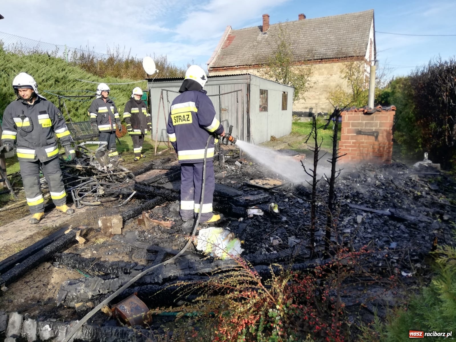 Zdjęcie w galerii na portalu naszraciborz.pl: Pożar w Krzanowicach. Spłonęła doszczętnie altana [FOTO i WIDEO] wiadomości z regionu