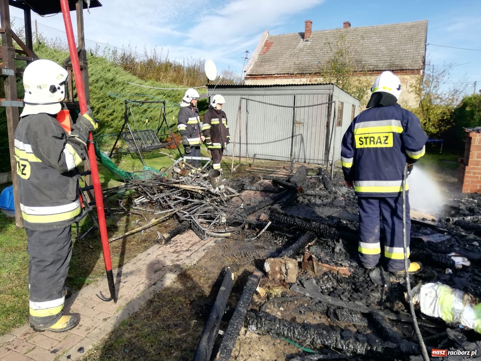 Zdjęcie w galerii na portalu naszraciborz.pl: Pożar w Krzanowicach. Spłonęła doszczętnie altana [FOTO i WIDEO] wiadomości z regionu