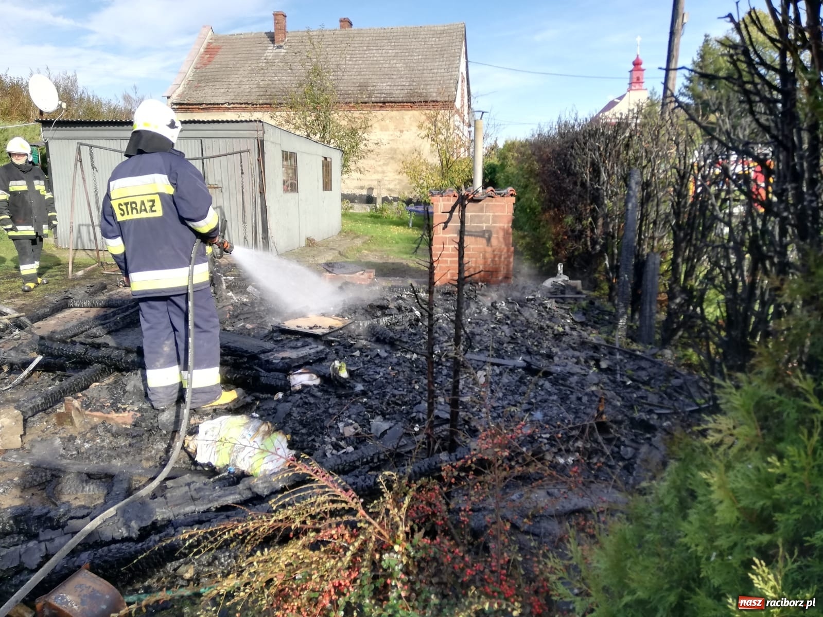 Zdjęcie w galerii na portalu naszraciborz.pl: Pożar w Krzanowicach. Spłonęła doszczętnie altana [FOTO i WIDEO] wiadomości z regionu