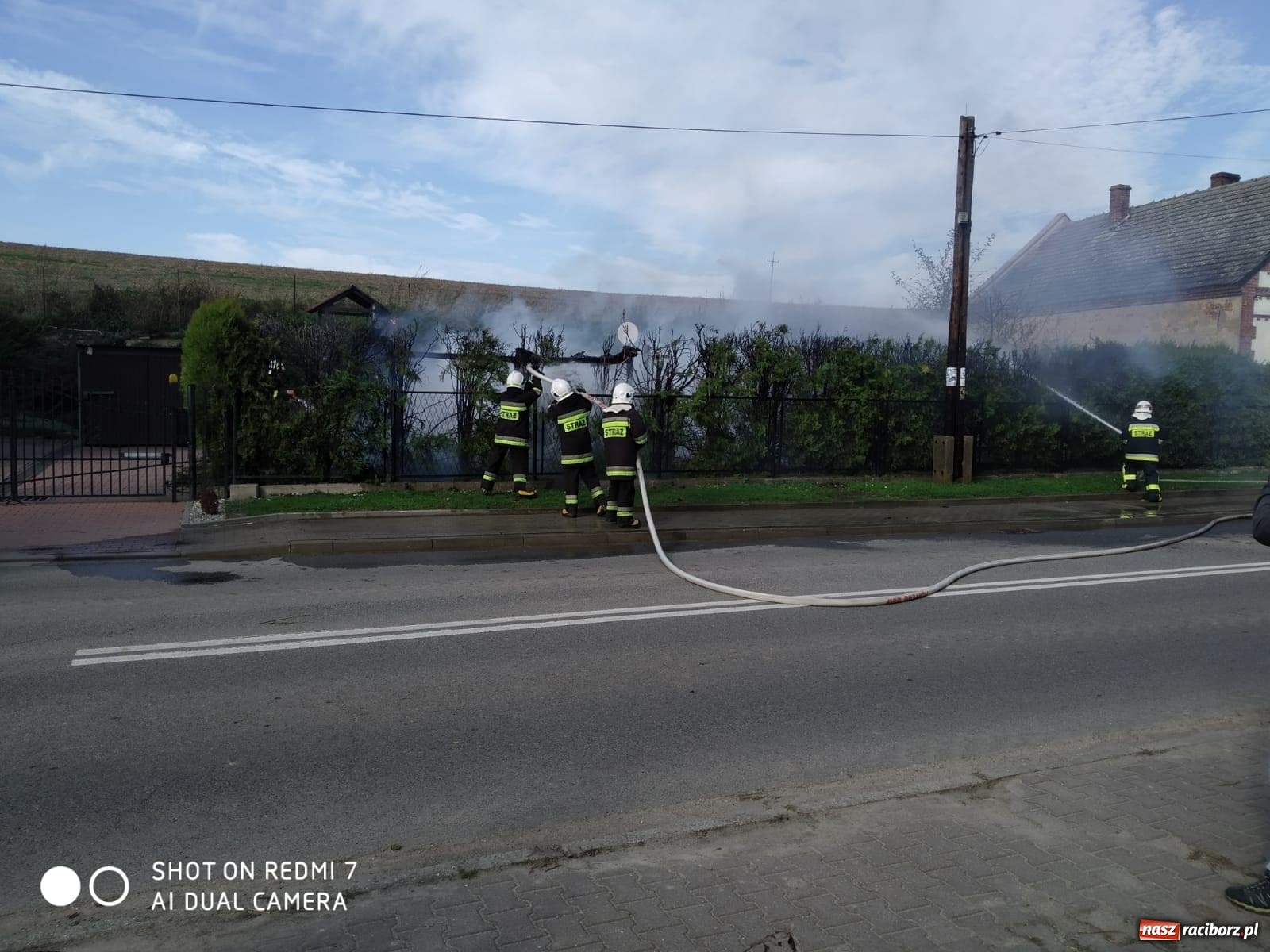 Zdjęcie w galerii na portalu naszraciborz.pl: Pożar w Krzanowicach. Spłonęła doszczętnie altana [FOTO i WIDEO] wiadomości z regionu