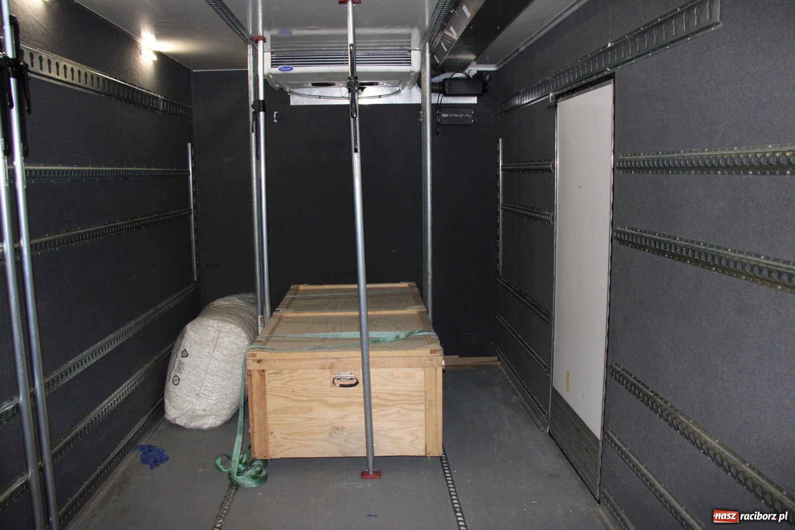 Zdjęcie w galerii na portalu naszraciborz.pl: Mumia z Raciborza trafiła na specjalistyczne badania do Krakowa wiadomości z regionu