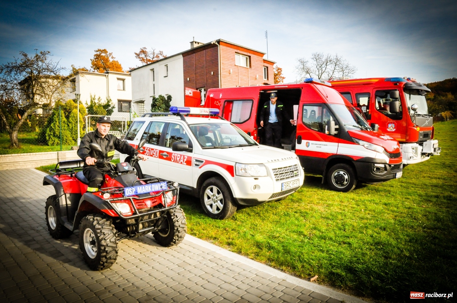Zdjęcie w galerii na portalu naszraciborz.pl: Ponad dwudziestu strażaków poszukiwało dziś dwóch rannych grzybiarzy  wiadomości z regionu