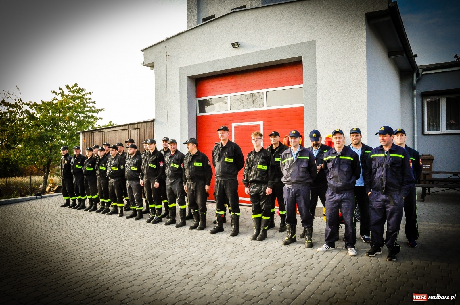 Zdjęcie w galerii na portalu naszraciborz.pl: Ponad dwudziestu strażaków poszukiwało dziś dwóch rannych grzybiarzy  wiadomości z regionu