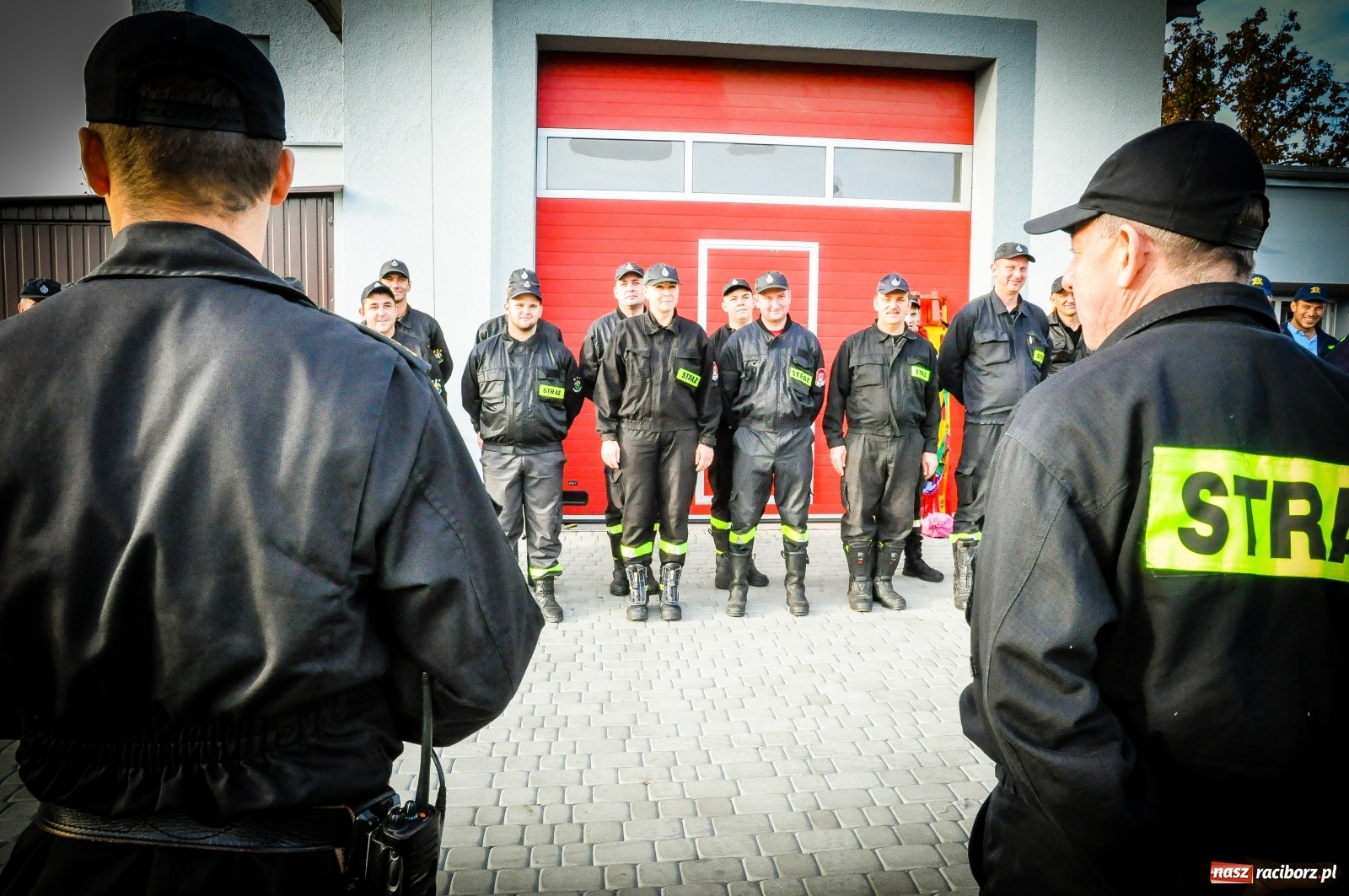 Zdjęcie w galerii na portalu naszraciborz.pl: Ponad dwudziestu strażaków poszukiwało dziś dwóch rannych grzybiarzy  wiadomości z regionu