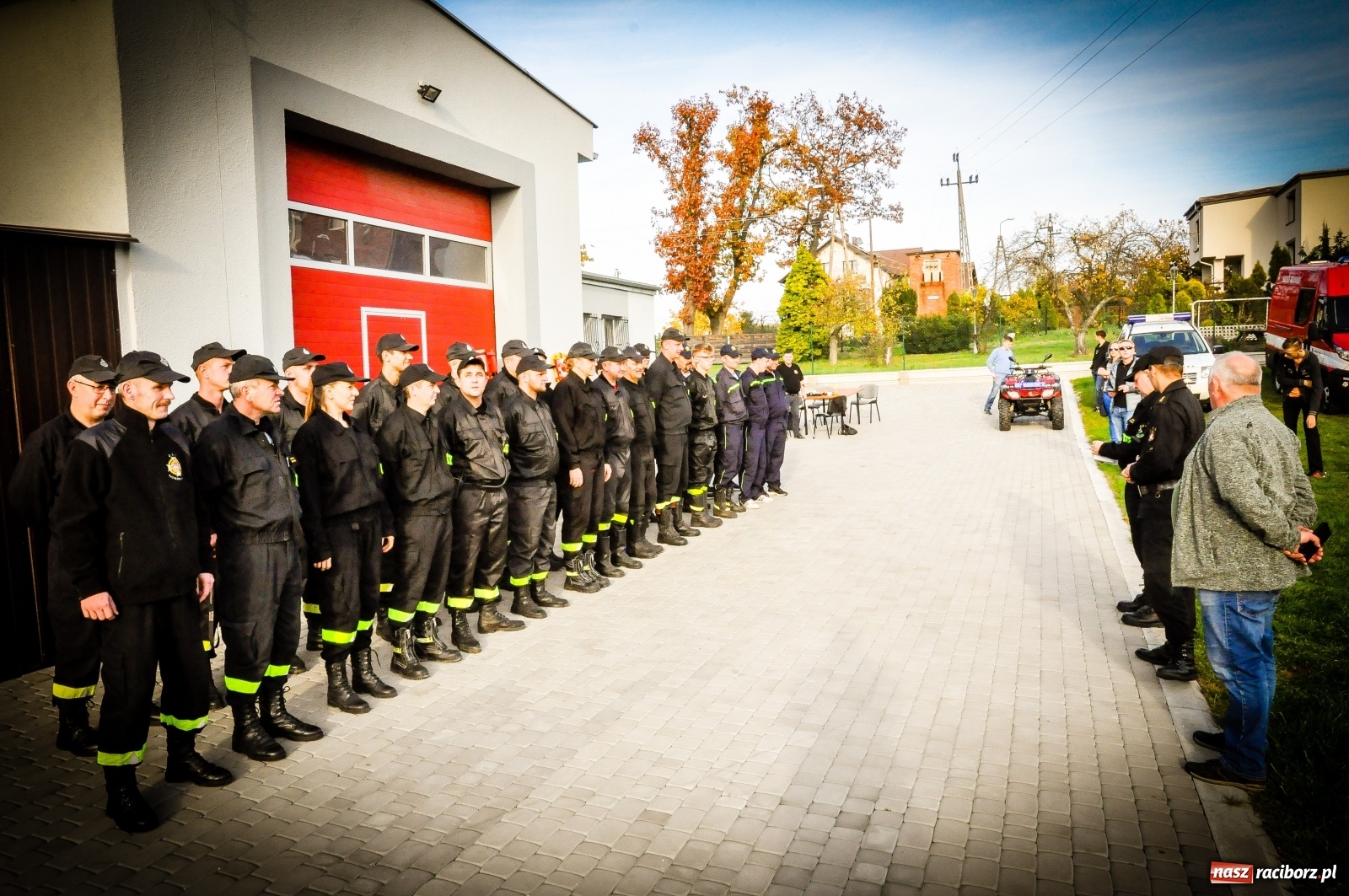 Zdjęcie w galerii na portalu naszraciborz.pl: Ponad dwudziestu strażaków poszukiwało dziś dwóch rannych grzybiarzy  wiadomości z regionu