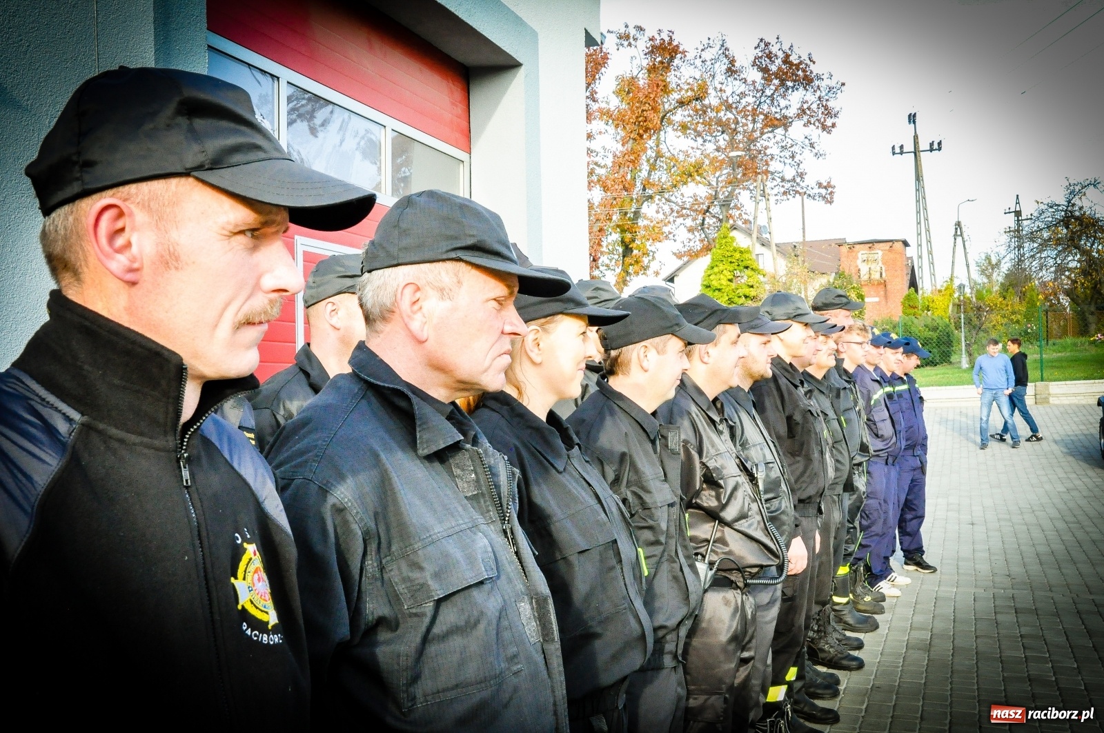 Zdjęcie w galerii na portalu naszraciborz.pl: Ponad dwudziestu strażaków poszukiwało dziś dwóch rannych grzybiarzy  wiadomości z regionu