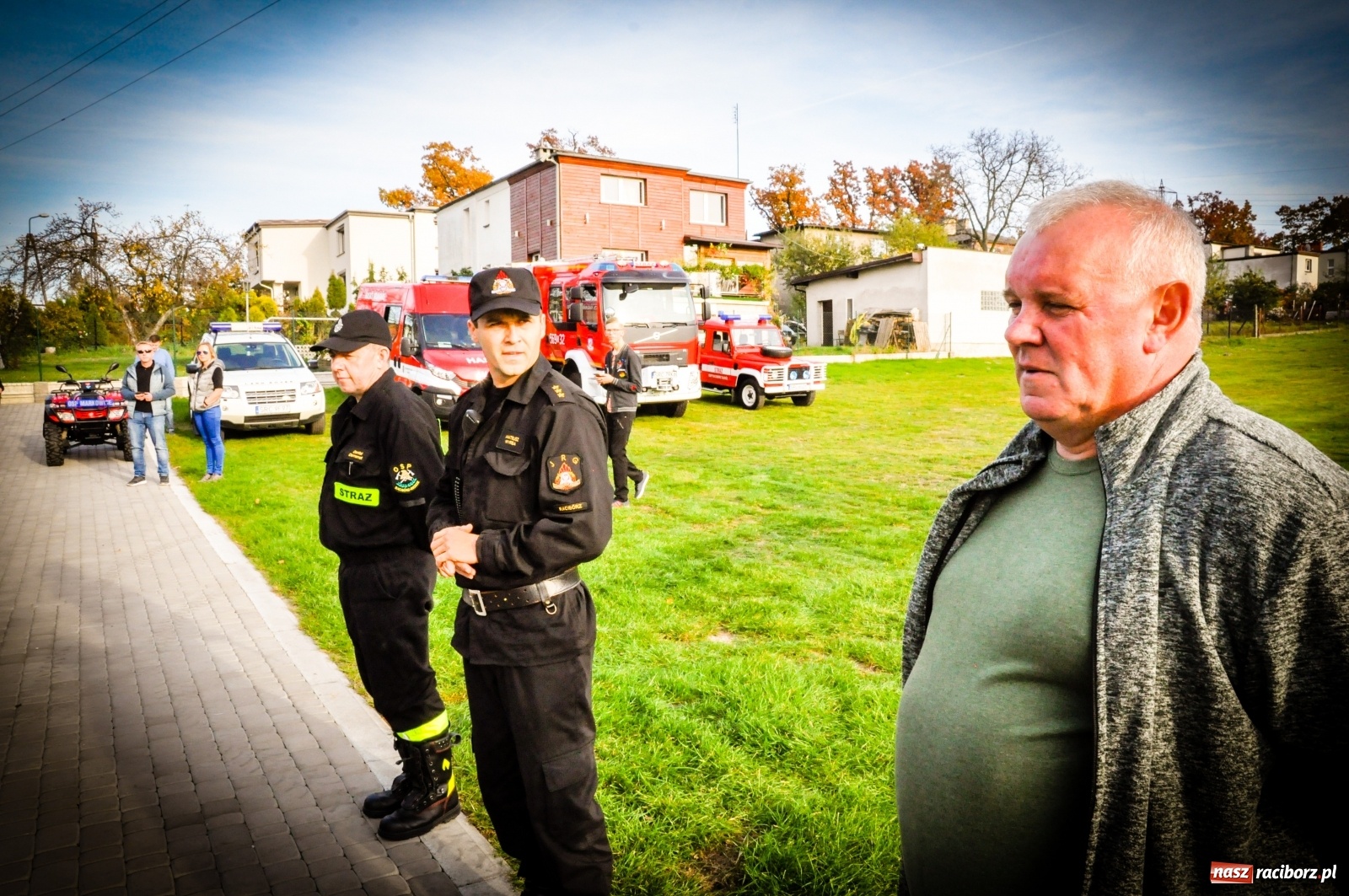 Zdjęcie w galerii na portalu naszraciborz.pl: Ponad dwudziestu strażaków poszukiwało dziś dwóch rannych grzybiarzy  wiadomości z regionu