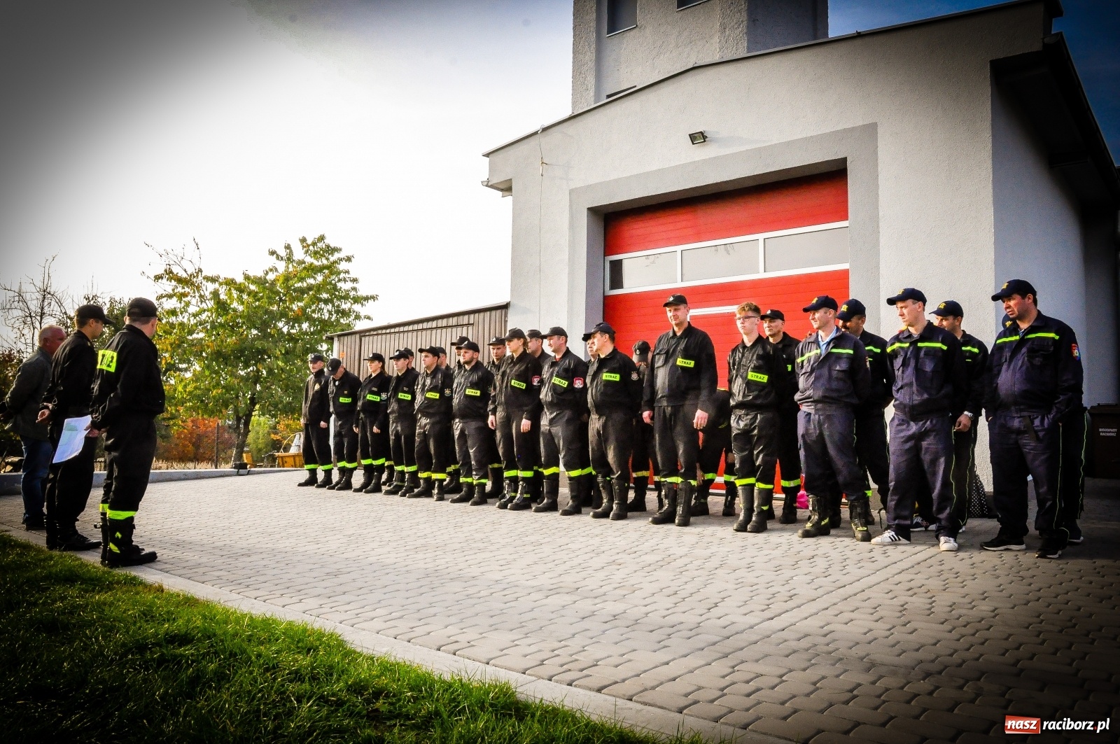 Zdjęcie w galerii na portalu naszraciborz.pl: Ponad dwudziestu strażaków poszukiwało dziś dwóch rannych grzybiarzy  wiadomości z regionu