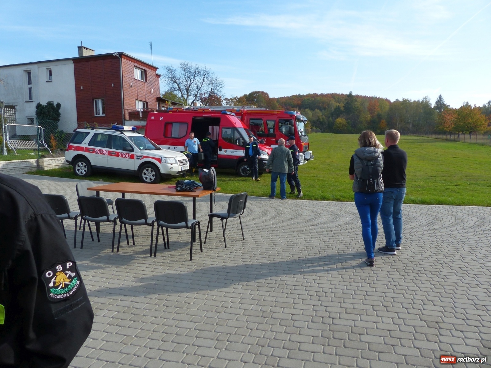 Zdjęcie w galerii na portalu naszraciborz.pl: Ponad dwudziestu strażaków poszukiwało dziś dwóch rannych grzybiarzy  wiadomości z regionu