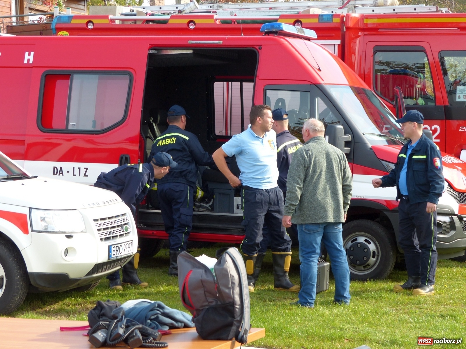Zdjęcie w galerii na portalu naszraciborz.pl: Ponad dwudziestu strażaków poszukiwało dziś dwóch rannych grzybiarzy  wiadomości z regionu