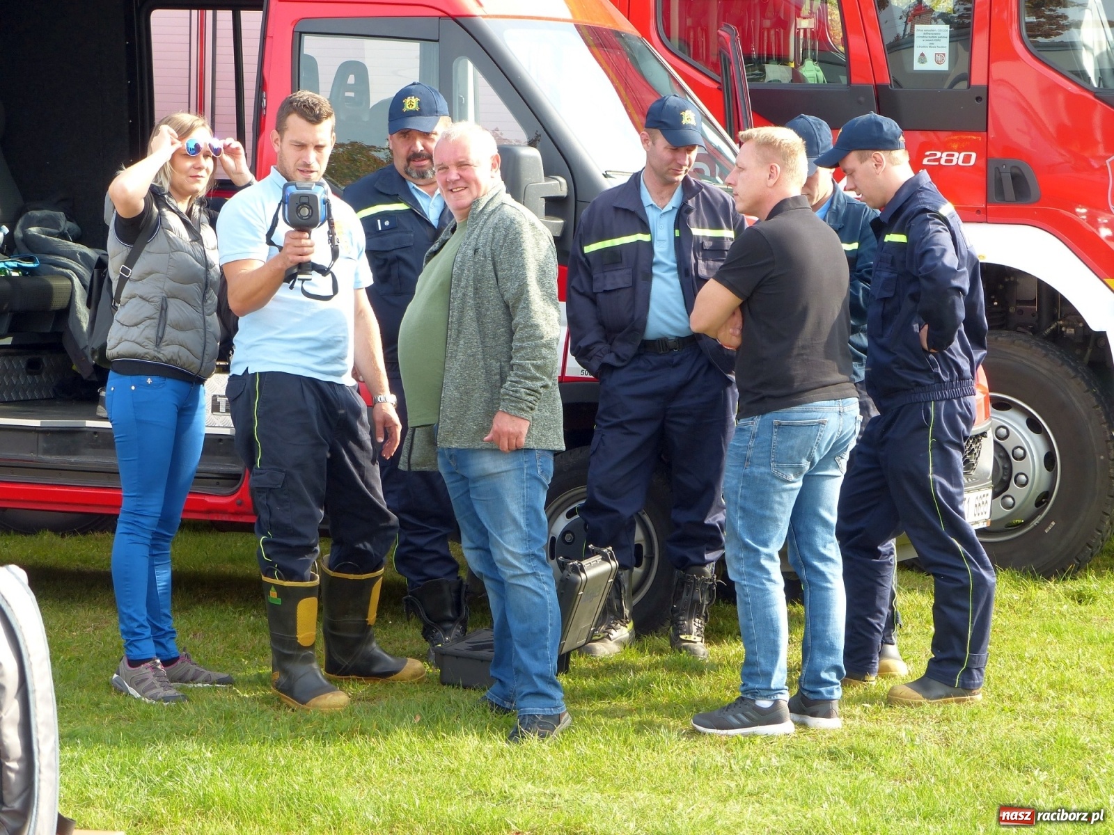 Zdjęcie w galerii na portalu naszraciborz.pl: Ponad dwudziestu strażaków poszukiwało dziś dwóch rannych grzybiarzy  wiadomości z regionu