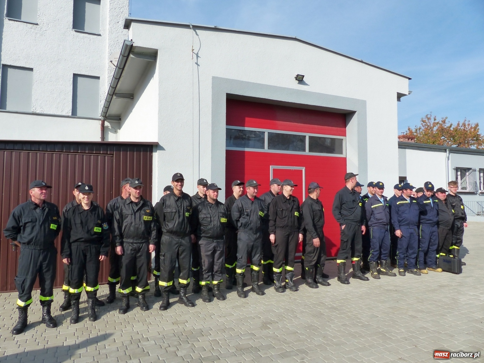 Zdjęcie w galerii na portalu naszraciborz.pl: Ponad dwudziestu strażaków poszukiwało dziś dwóch rannych grzybiarzy  wiadomości z regionu