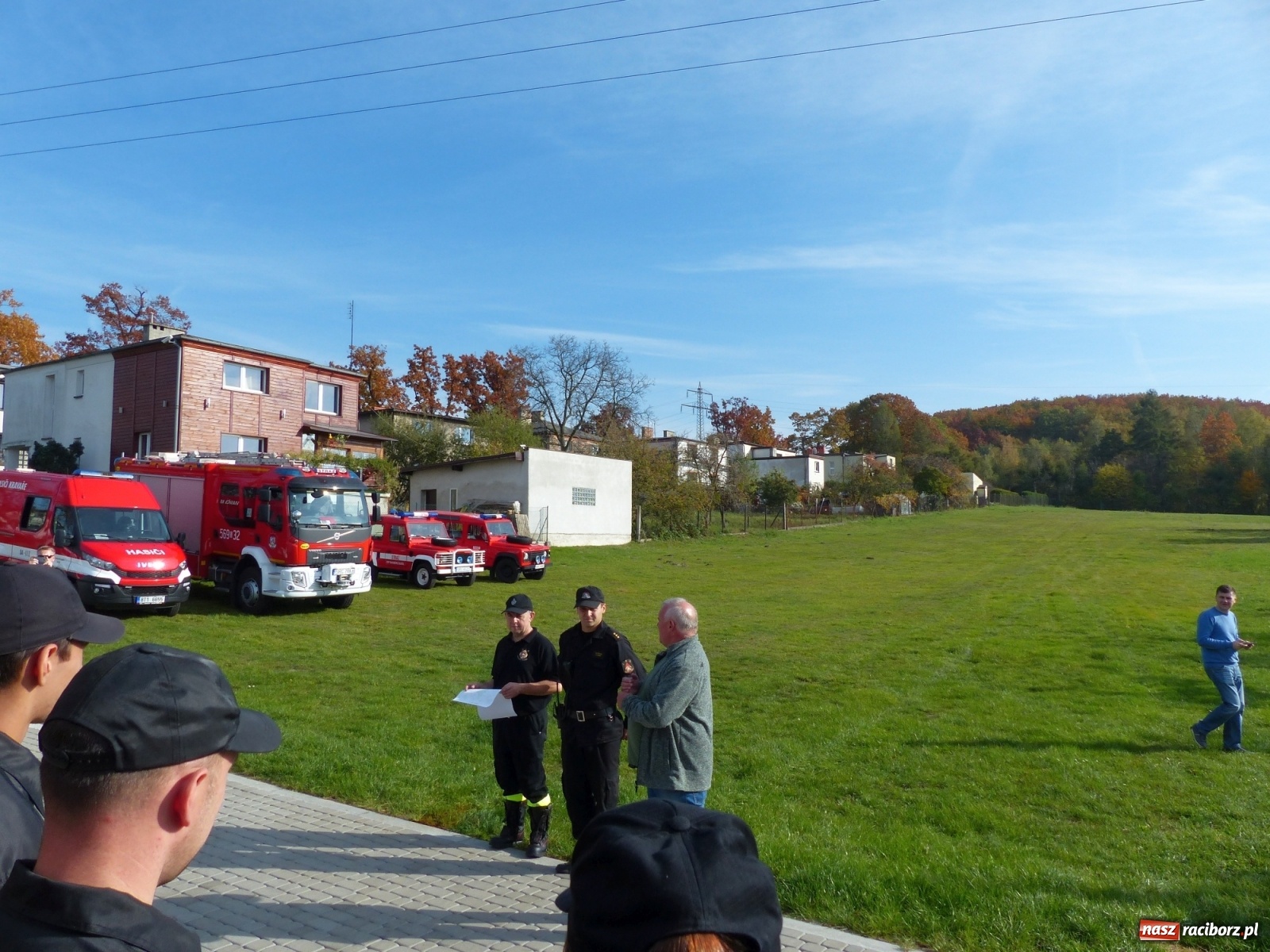 Zdjęcie w galerii na portalu naszraciborz.pl: Ponad dwudziestu strażaków poszukiwało dziś dwóch rannych grzybiarzy  wiadomości z regionu