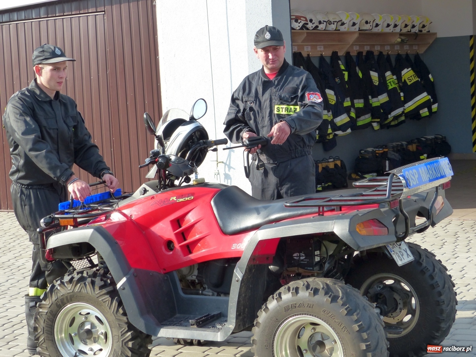Zdjęcie w galerii na portalu naszraciborz.pl: Ponad dwudziestu strażaków poszukiwało dziś dwóch rannych grzybiarzy  wiadomości z regionu