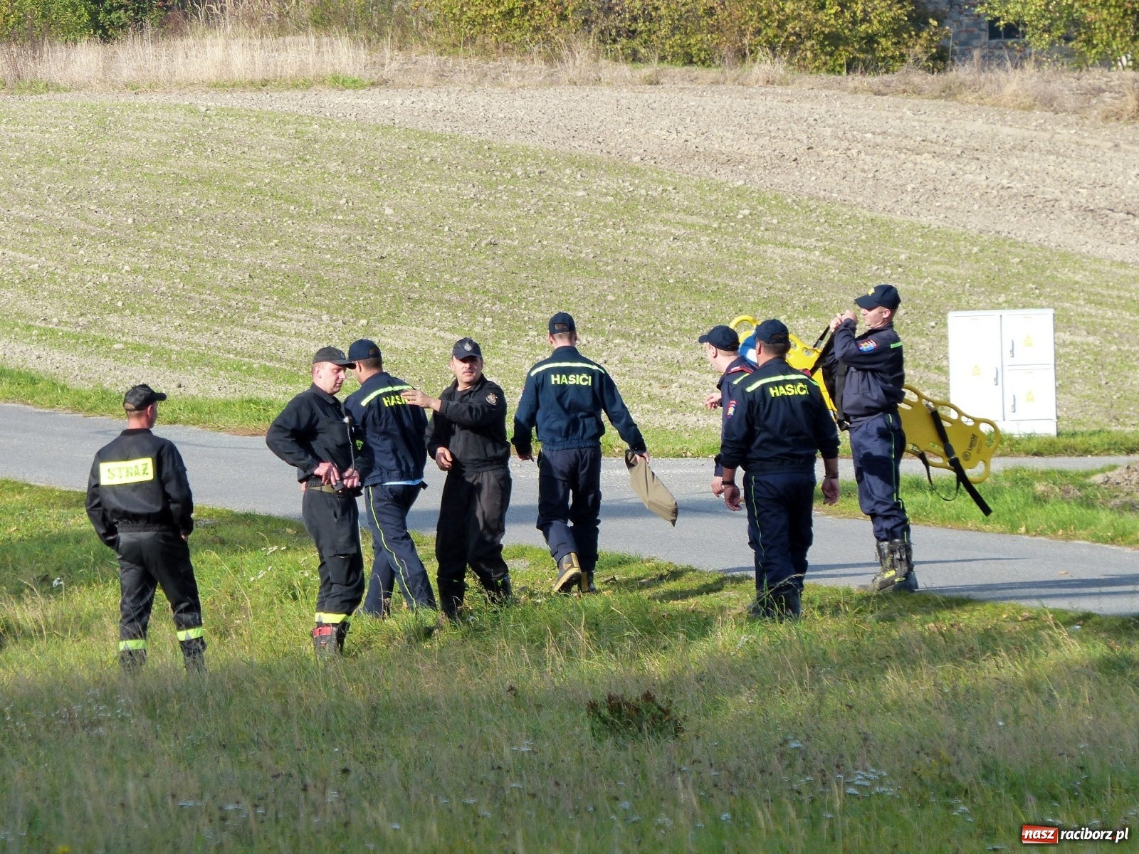 Zdjęcie w galerii na portalu naszraciborz.pl: Ponad dwudziestu strażaków poszukiwało dziś dwóch rannych grzybiarzy  wiadomości z regionu