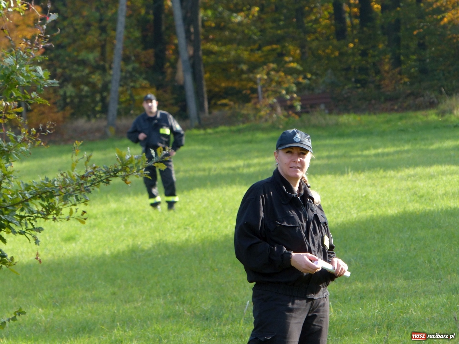 Zdjęcie w galerii na portalu naszraciborz.pl: Ponad dwudziestu strażaków poszukiwało dziś dwóch rannych grzybiarzy  wiadomości z regionu