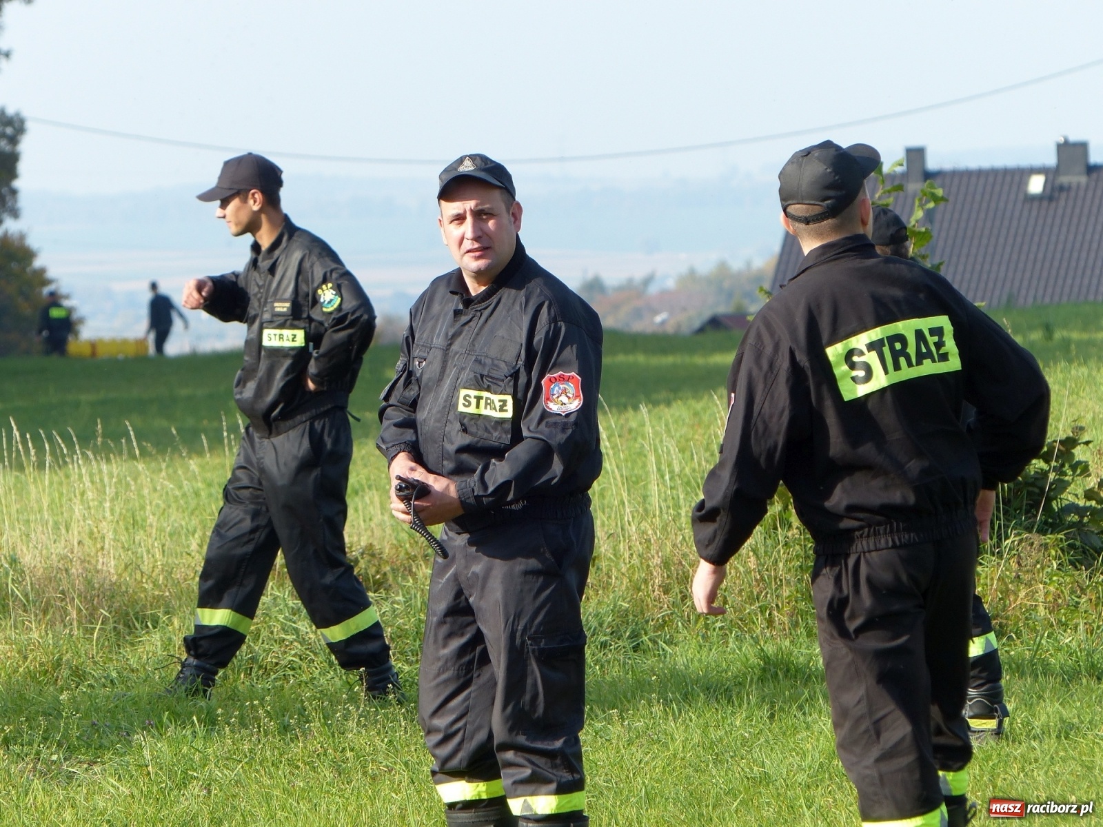 Zdjęcie w galerii na portalu naszraciborz.pl: Ponad dwudziestu strażaków poszukiwało dziś dwóch rannych grzybiarzy  wiadomości z regionu