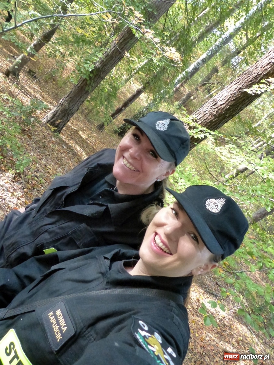 Zdjęcie w galerii na portalu naszraciborz.pl: Ponad dwudziestu strażaków poszukiwało dziś dwóch rannych grzybiarzy  wiadomości z regionu