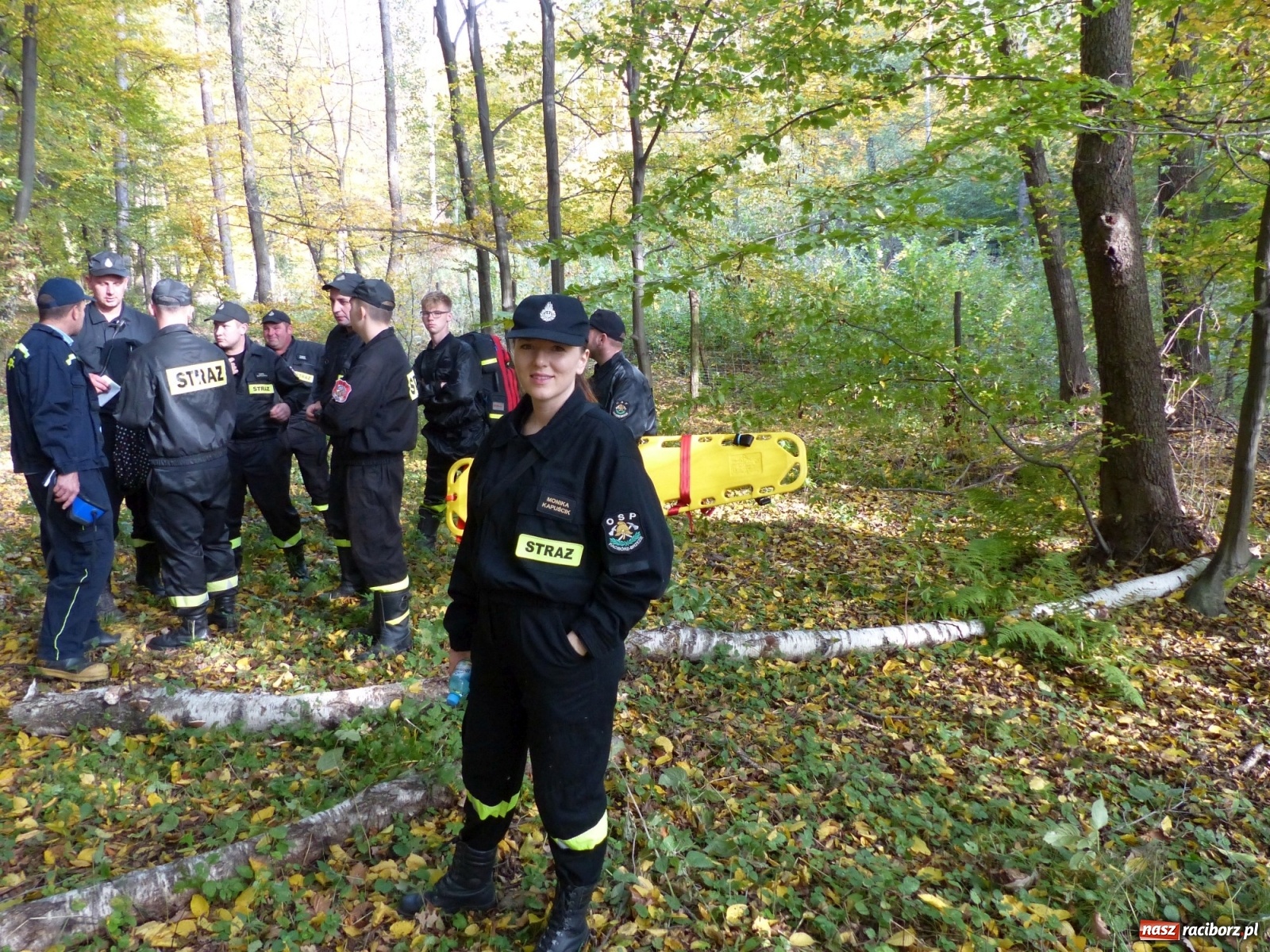 Zdjęcie w galerii na portalu naszraciborz.pl: Ponad dwudziestu strażaków poszukiwało dziś dwóch rannych grzybiarzy  wiadomości z regionu