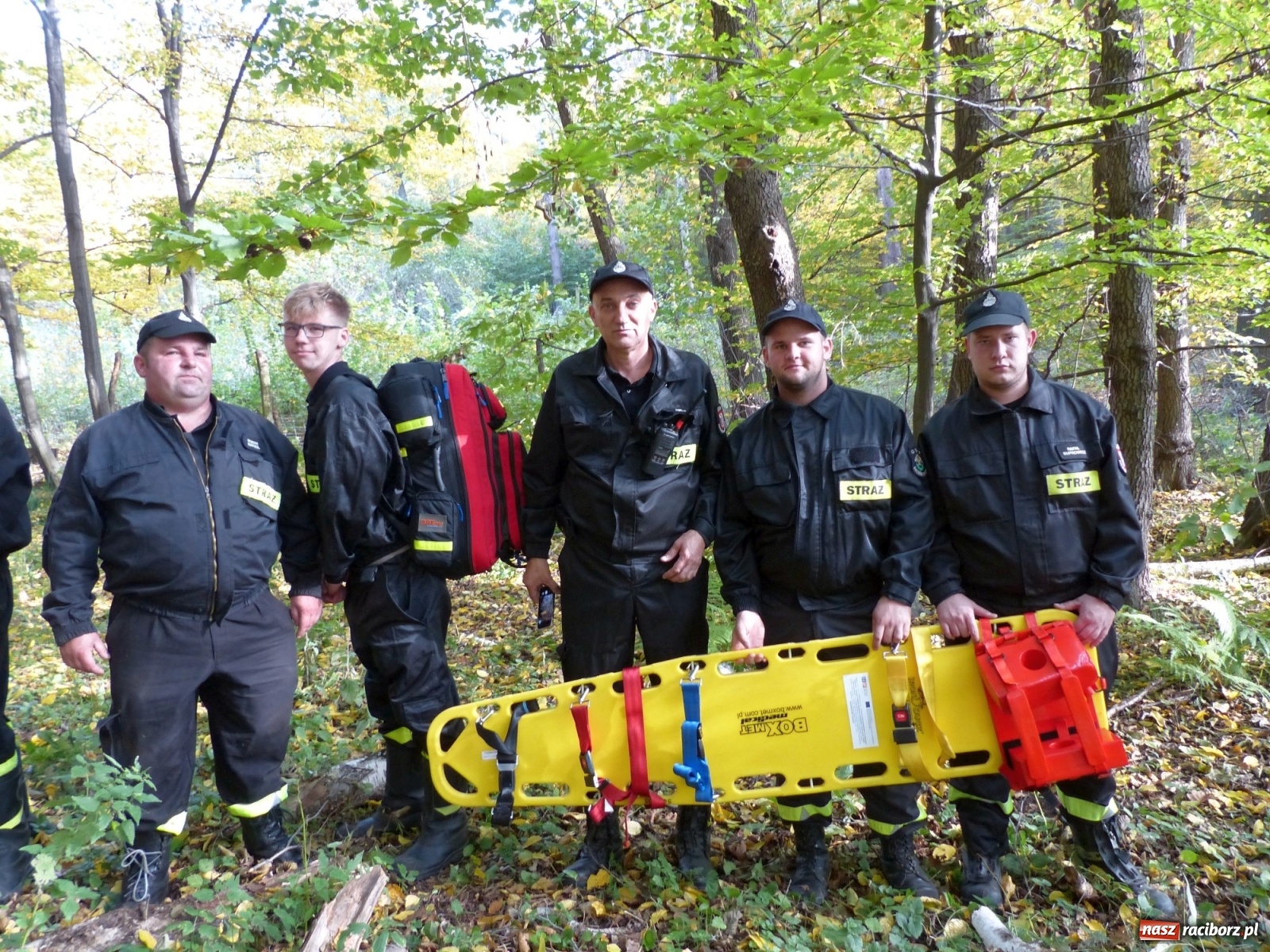 Zdjęcie w galerii na portalu naszraciborz.pl: Ponad dwudziestu strażaków poszukiwało dziś dwóch rannych grzybiarzy  wiadomości z regionu