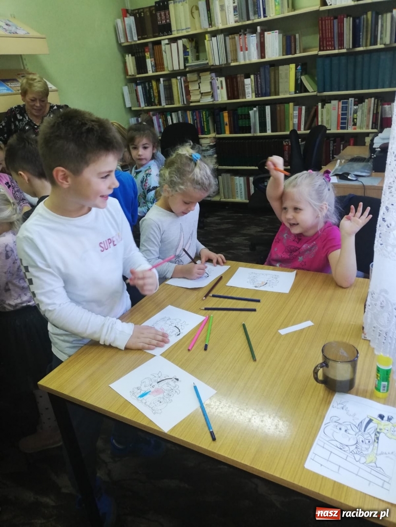 Zdjęcie w galerii na portalu naszraciborz.pl: Biedroneczki i Misie gościły w rudzkiej bibliotece wiadomości z regionu
