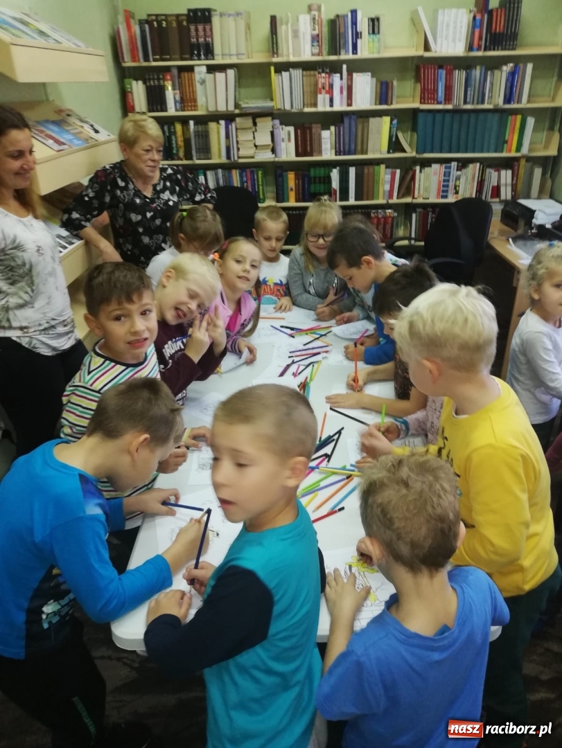 Zdjęcie w galerii na portalu naszraciborz.pl: Biedroneczki i Misie gościły w rudzkiej bibliotece wiadomości z regionu