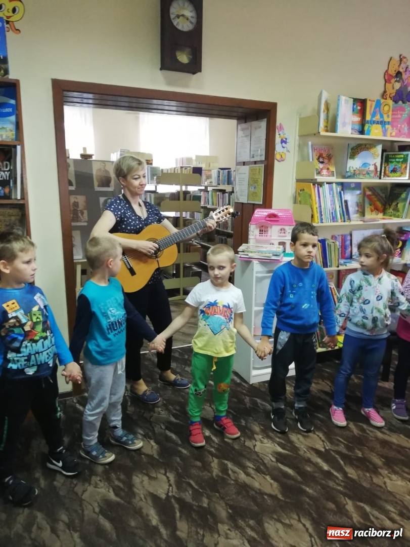 Zdjęcie w galerii na portalu naszraciborz.pl: Biedroneczki i Misie gościły w rudzkiej bibliotece wiadomości z regionu