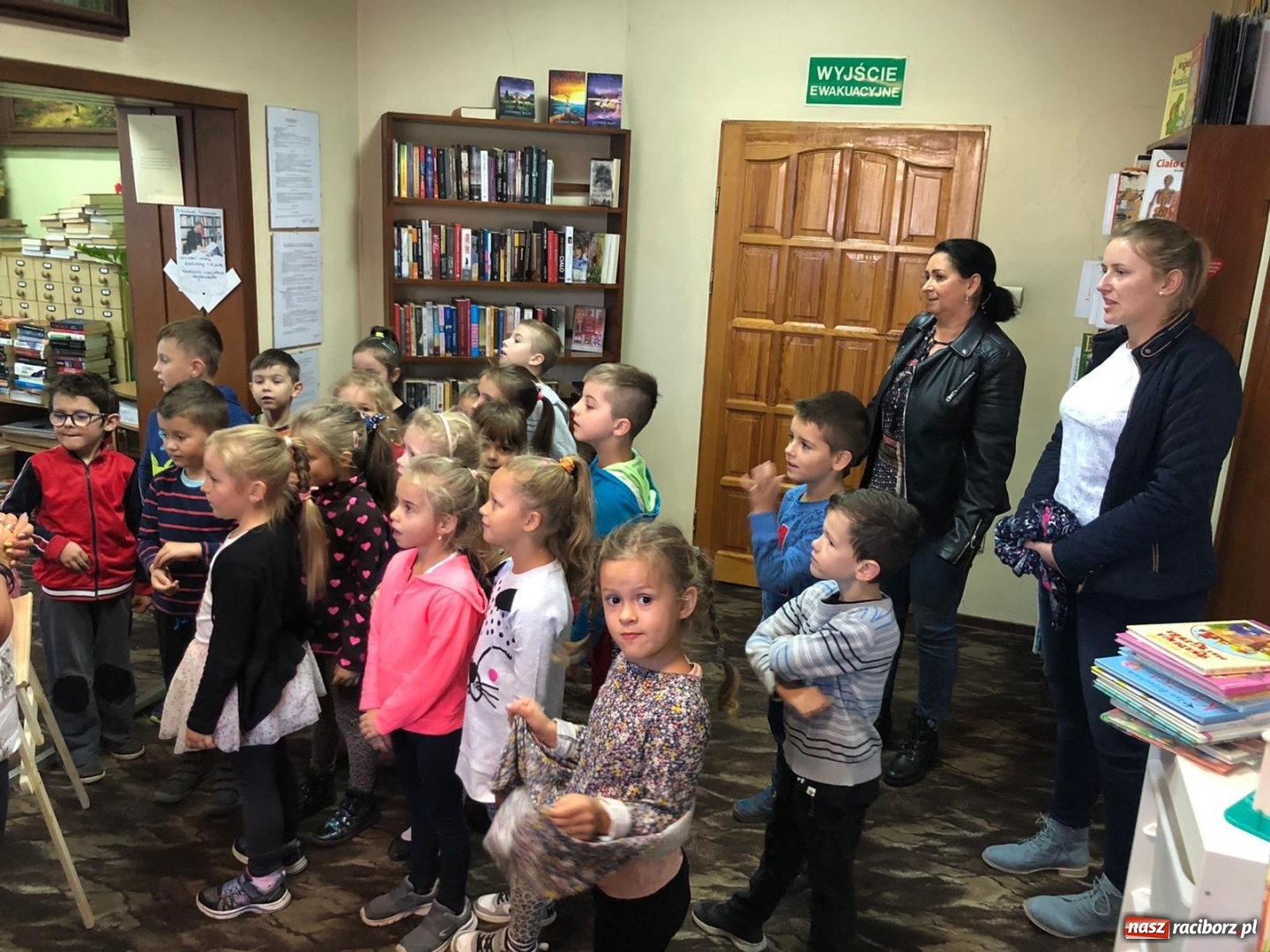 Zdjęcie w galerii na portalu naszraciborz.pl: Biedroneczki i Misie gościły w rudzkiej bibliotece wiadomości z regionu