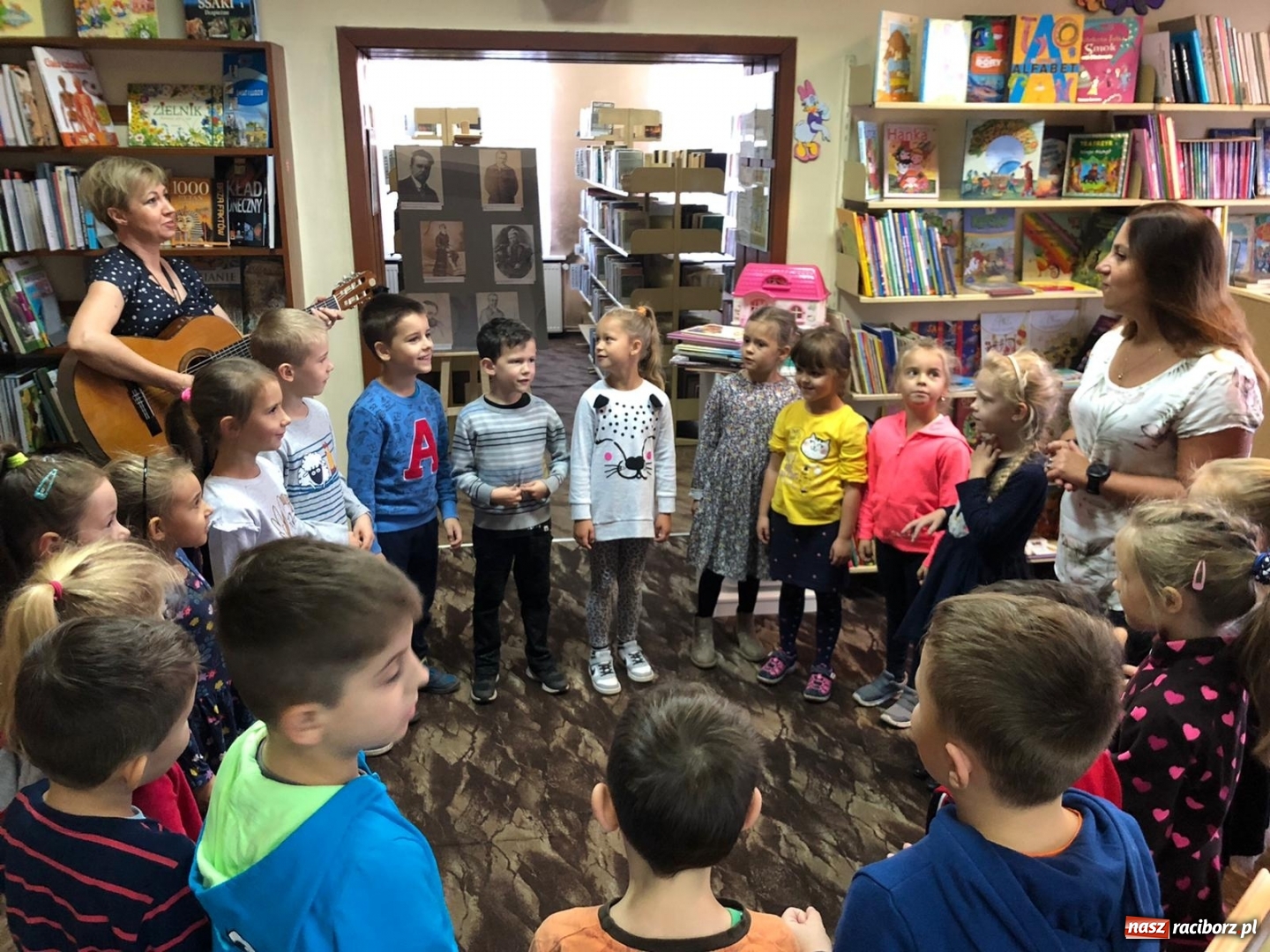 Zdjęcie w galerii na portalu naszraciborz.pl: Biedroneczki i Misie gościły w rudzkiej bibliotece wiadomości z regionu